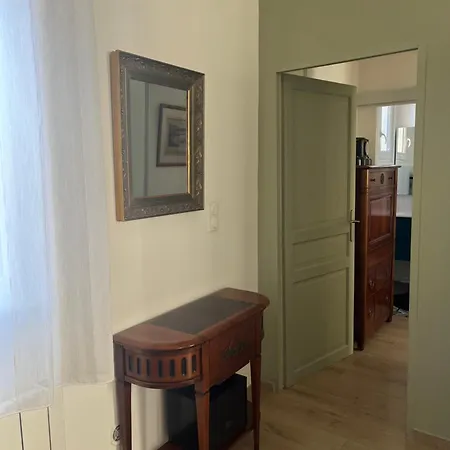Standing Particulier Apartment